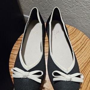 Danskin Black and Cream Women's Flats 5.5 But fit a Size 6 as well